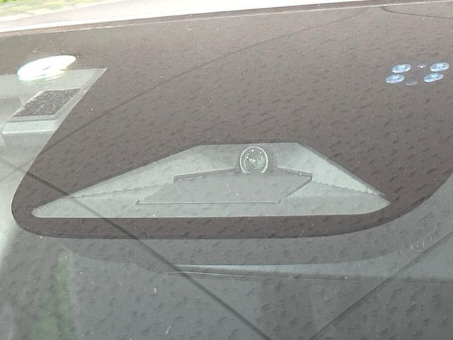 �y�z���_�Z���V���O�z���s���ɑO���̎ԗ�����F�����A�Փ˂������Ȏ��͌x��ƃu���[�L�ŏՓˉ���Ɣ�Q�y�����A�V�X�g�B�����S�Ƀh���C�u�����y���݂��������܂��B