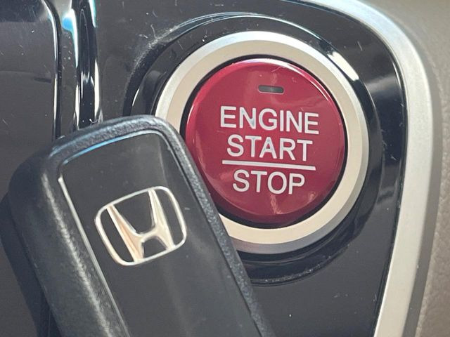 �yHonda�X�}�[�g�L�[�z�J�o����|�P�b�g�ɓ��ꂽ�܂܂ł��h�A�̎{���E�������\�ȃX�}�[�g�L�[�𑕔��B�G���W���̃I���E�I�t�����J�M�����o���K�v����������Ƃ��Ă��֗��ł���