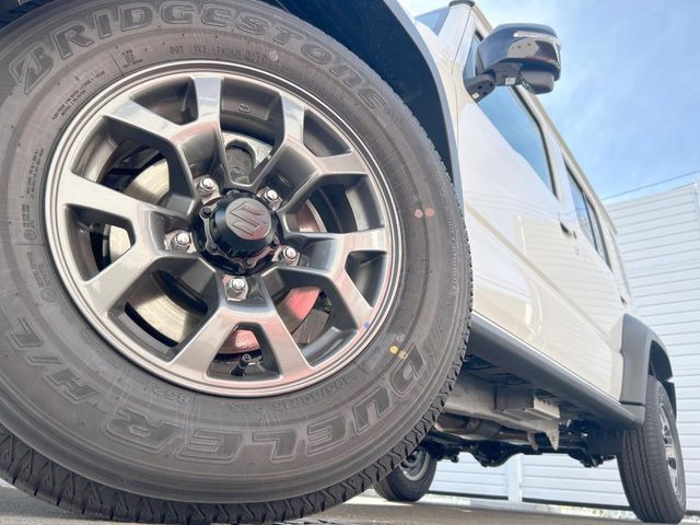 �y����15�C���`�A���~�z�C�[���z�O�ςɃ}�b�`���������A���~�z�C�[���𑕒����Ă���܂��B�e��ЊO�A���~�z�C�[����A�X�^�b�h���X�^�C�����戵�����Ă���܂��B���񂲑��k����������