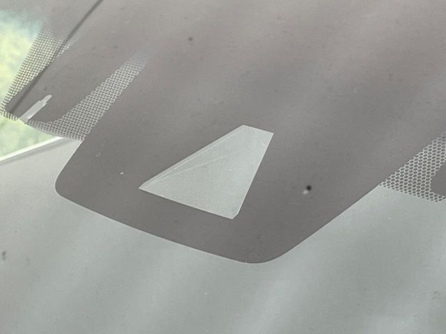 【トヨタセーフティセンス】走行中に前方の車両等を認識し、衝突しそうな時は警報とブレーキで衝突回避と被害軽減をアシスト。より安全にドライブをお楽しみいただけます。