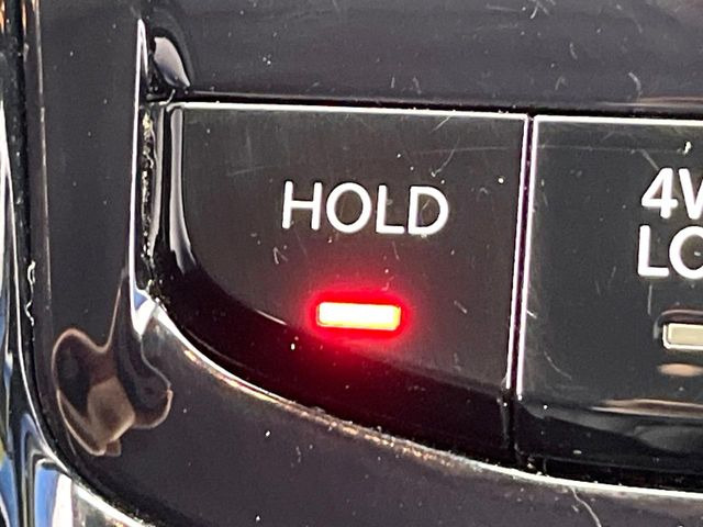 ●オートホールド:高級車に多く装備されている、電動パーキングブレーキです。信号待ちの際でもブレーキを踏み続けておく必要がなくなります!