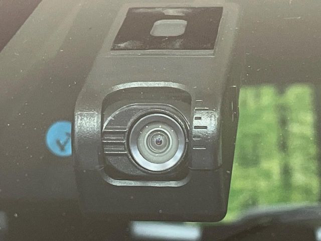 【ドライブレコーダー】安心・安全なカーライフに必須のドライブレコーダーを装備!走行中はもちろん、あおり運転や事故に遭遇した際の状況も映像で記録し、万一のリスクに備えます。