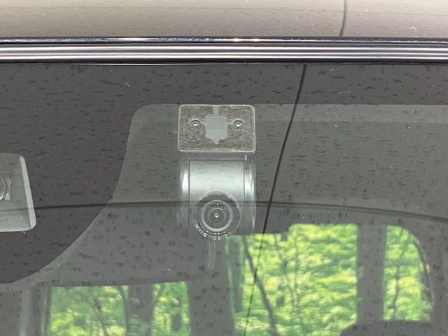 【ドライブレコーダー】安心・安全なカーライフに必須のドライブレコーダーを装備!走行中はもちろん、あおり運転や事故に遭遇した際の状況も映像で記録し、万一のリスクに備えます。