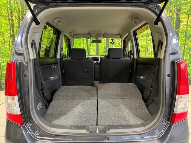 普段のお買い物や通勤、送迎等に十分な荷室スペースを確保しております。セカンドシートを倒すと、大きな荷物の積載も可能です♪