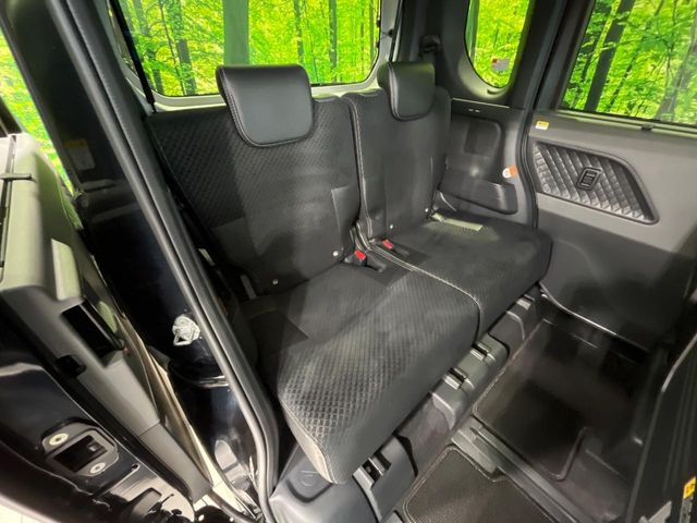 後部座席も気になるようなキズ・汚れやへたり等、大きなダメージはなく、良好な状態です。