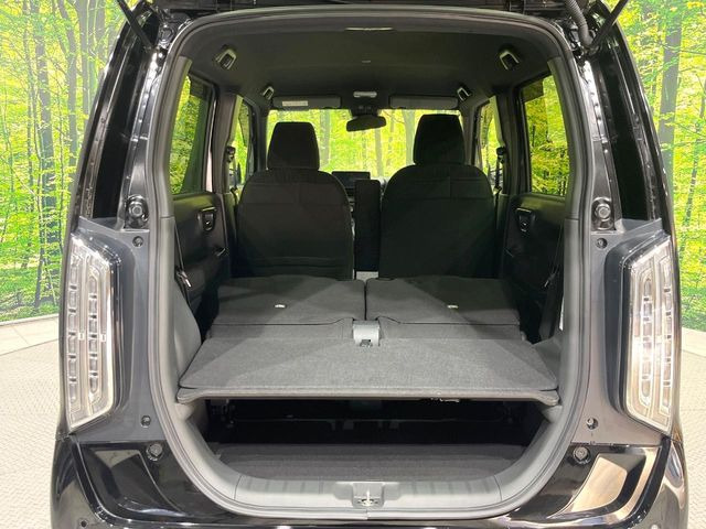 普段のお買い物や通勤、送迎等に十分な荷室スペースを確保しております。セカンドシートを倒すと、大きな荷物の積載も可能です♪