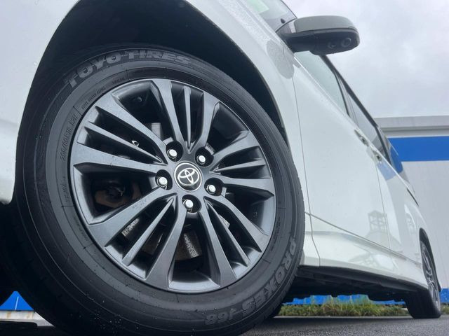 【純正16インチアルミホイール】外観にマッチした純正アルミホイールを装着しております。各種社外アルミホイールや、スタッドレスタイヤも取扱いしております。是非ご相談ください♪