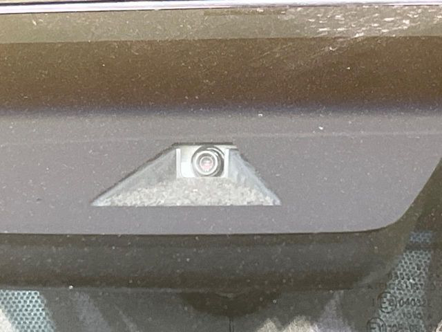 【トヨタセーフティセンス】走行中に前方の車両等を認識し、衝突しそうな時は警報とブレーキで衝突回避と被害軽減をアシスト。より安全にドライブをお楽しみいただけます。