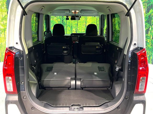 ���i�̂���������ʋ΁A���}���ɏ\���ȉ׎��X�y�[�X���m�ۂ��Ă���܂��B�Z�J���h�V�[�g��|���ƁA�傫�ȉו��̐ύڂ��\�ł���