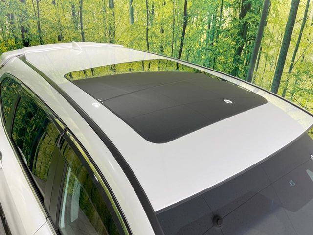 【サンルーフ】開放感たっぷりの希少装備、サンルーフが装着されています!車内に明かりを取り入れたり景色を楽しむ以外にも、車内の空気も簡単に換気できて快適です!