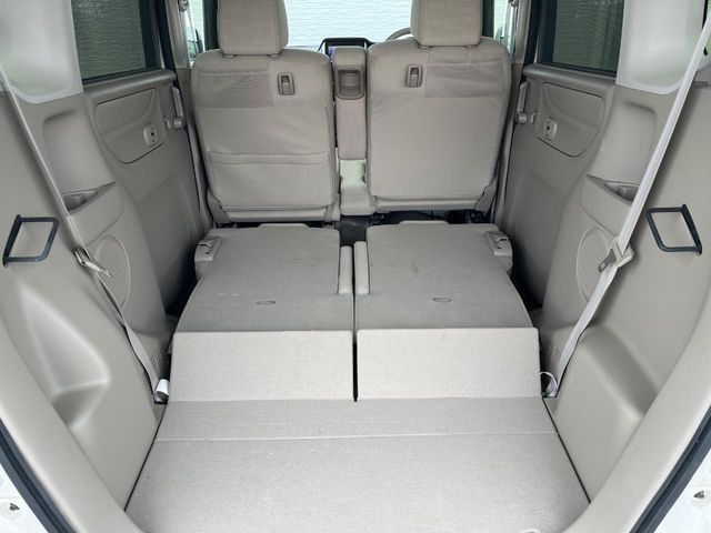 ���i�̂���������ʋ΁A���}���ɏ\���ȉ׎��X�y�[�X���m�ۂ��Ă���܂��B�Z�J���h�V�[�g��|���ƁA�傫�ȉו��̐ύڂ��\�ł���