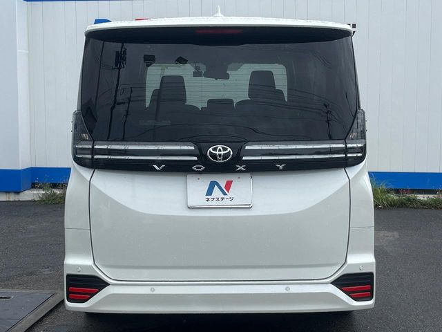 安心の最長10年・走行無制限保証(有償)をご用意。保証内容も充実はもちろん、無料点検&オイル交換や、年中無休の全国・24時間ロードサービスも付帯されておりますのでご安心下さい。