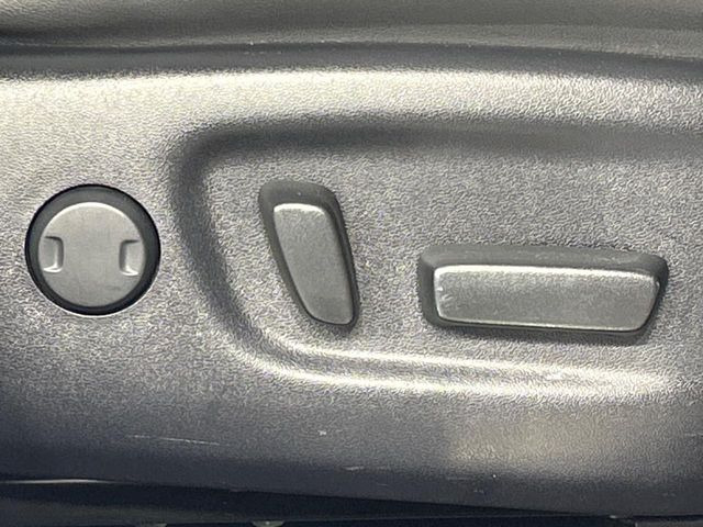 【パワーシート】スイッチ一つで簡単にシートの微調整が可能!電動だから力もいりません!快適なシートポジションにセットして、快適なドライブをお楽しみください。