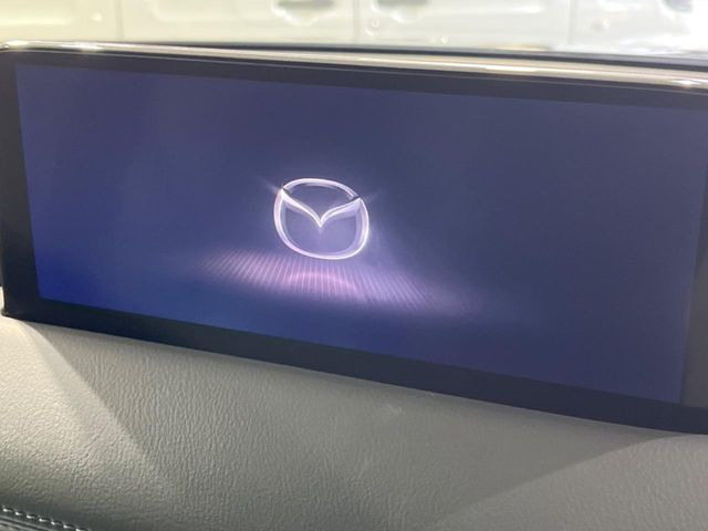 【メーカー純正ナビ】インテリアに溶け込むスタイリッシュな「専用設計」メーカーナビを装備♪視認性や操作性など基本性能にも優れ、より上質なカーライフをお楽しみいただけます。