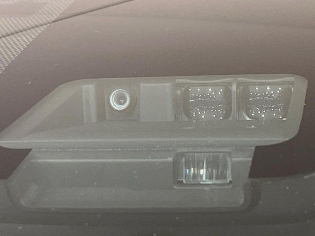 【トヨタセーフティセンス】走行中に前方の車両等を認識し、衝突しそうな時は警報とブレーキで衝突回避と被害軽減をアシスト。より安全にドライブをお楽しみいただけます。