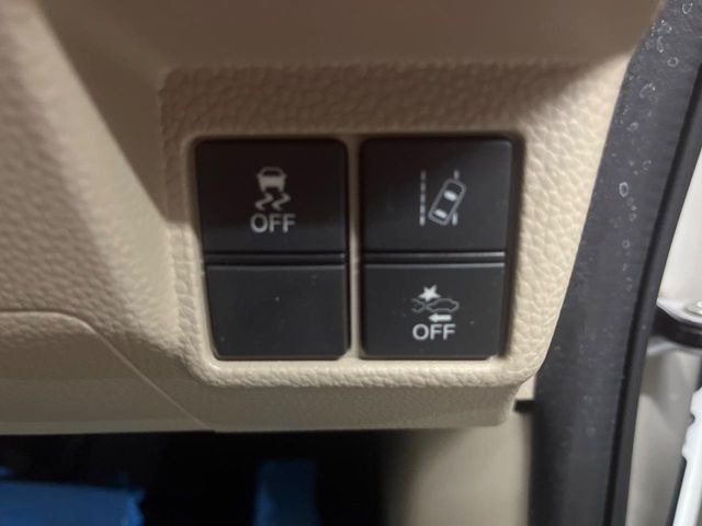 �y�z���_�Z���V���O�z���s���ɑO���̎ԗ�����F�����A�Փ˂������Ȏ��͌x��ƃu���[�L�ŏՓˉ���Ɣ�Q�y�����A�V�X�g�B�����S�Ƀh���C�u�����y���݂��������܂��B