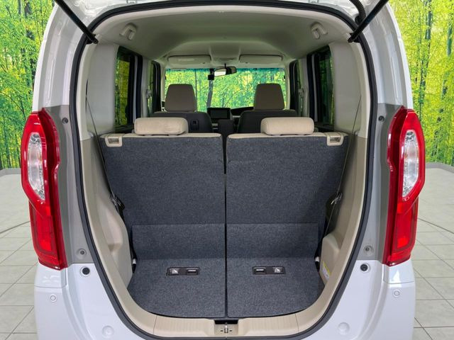 ���i�̂���������ʋ΁A���}���ɏ\���ȉ׎��X�y�[�X���m�ۂ��Ă���܂��B�Z�J���h�V�[�g��|���ƁA�傫�ȉו��̐ύڂ��\�ł���