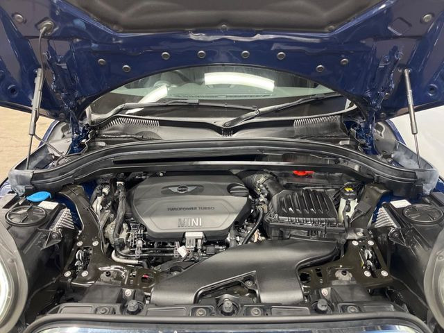 ●当店では、各メーカーの専用診断テスターを導入。国家資格を持つテクニカルスタッフも常駐しておりますので、万が一の際にも安心してご利用いただけます。