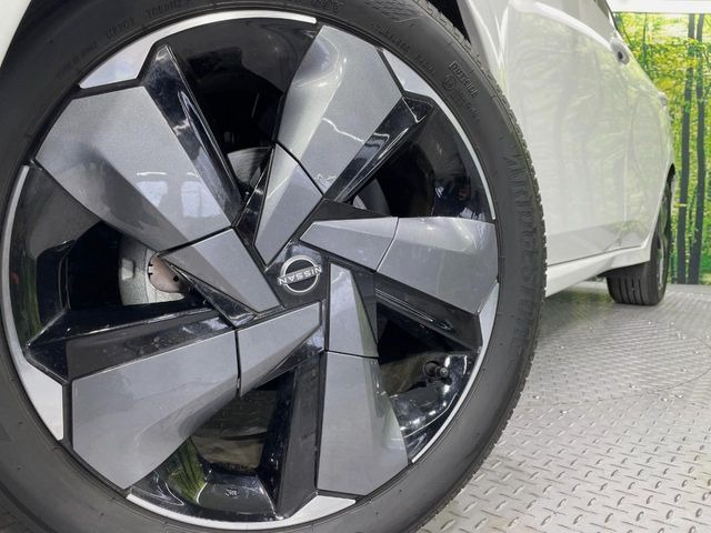 �y����17�C���`�A���~�z�C�[���z�O�ςɃ}�b�`���������A���~�z�C�[���𑕒����Ă���܂��B�e��ЊO�A���~�z�C�[����A�X�^�b�h���X�^�C�����戵�����Ă���܂��B���񂲑��k����������