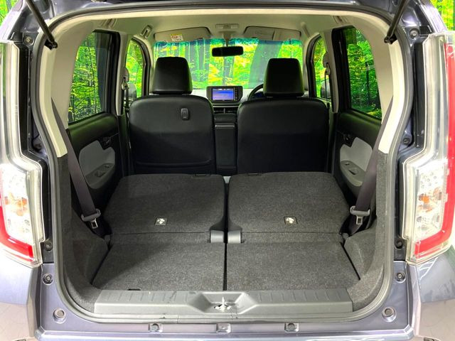 積み下ろしのしやすいデッキにはたっぷりと荷物を積み込んでいただけます。遊びから仕事まで、様々なシーンで頼れます♪