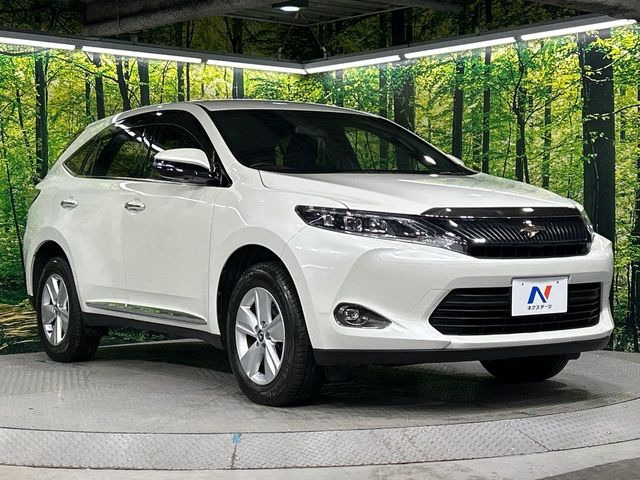 高透明度のガラス皮膜で撥水はもちろん、上質なツヤ・光沢を実現。紫外線や酸性雨から大切な愛車を保護し、色あせ・劣化を防止。「弾スプラッシュコート」、「弾プリミッサコート」からお選びいただけます。