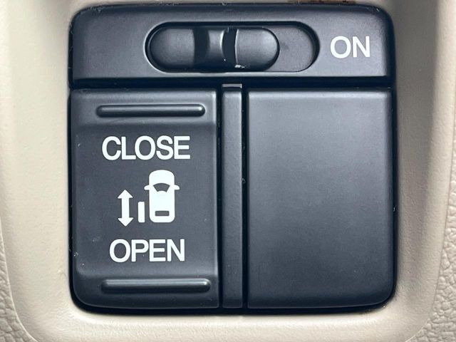 �y�p���[�X���C�h�h�A�z�X�}�[�g�L�[��^�]�Ȃ̃X�C�b�`�ŃX���C�h�h�A�̊J���\���d��������͂����ăh�A���J����K�v�������A���������q�l�ł��A�d���ו��������Ă��鎞�����N�ɊJ���߂ł��܂���