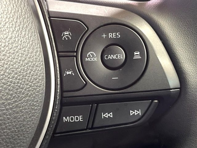 【レーダークルーズコントロール】高速道路での長距離走行が楽に!!自動で速度を保つクルーズコントロールが、衝突軽減システムと連携し、前方の車両を感知して車間を保つように速度調節してくれます!!