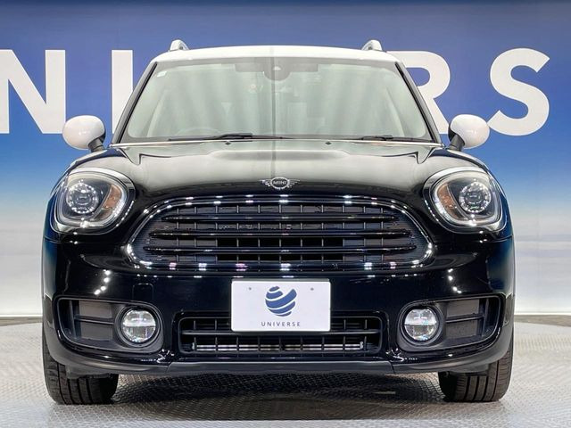 高透明度のガラス皮膜で撥水はもちろん、上質なツヤ・光沢を実現。紫外線や酸性雨から大切な愛車を保護し、色あせ・劣化を防止。「弾スプラッシュコート」、「弾プリミッサコート」からお選びいただけます。