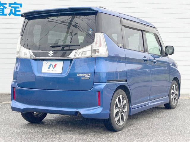 大好評のボディコーティング「弾スプラッシュコート」もご納車までに施工可能。通常のガラスコートと異なる、耐久年数6年の無機質ガラスコーティングが、ボディをキレイな状態に保ってくれます。