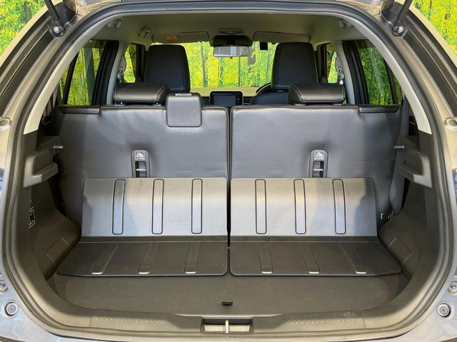 ���i�̂���������ʋ΁A���}���ɏ\���ȉ׎��X�y�[�X���m�ۂ��Ă���܂��B�Z�J���h�V�[�g��|���ƁA�傫�ȉו��̐ύڂ��\�ł���