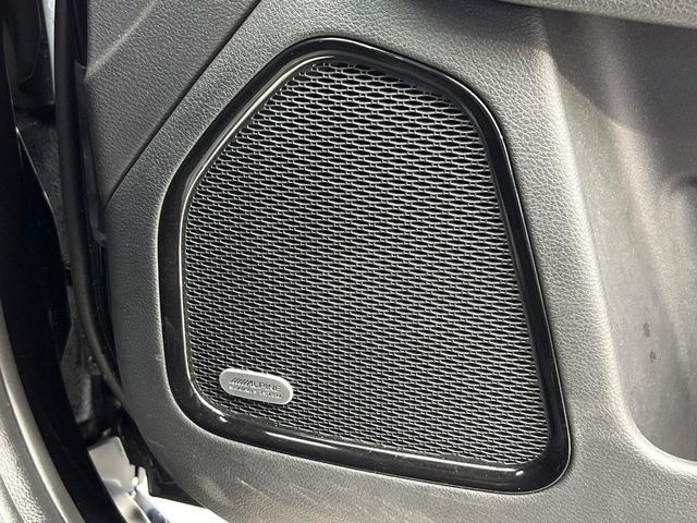 ●ハイエンドサウンドシステムを搭載。音の粒立ちまで分かる高品質な音楽をお楽しみいただけます。