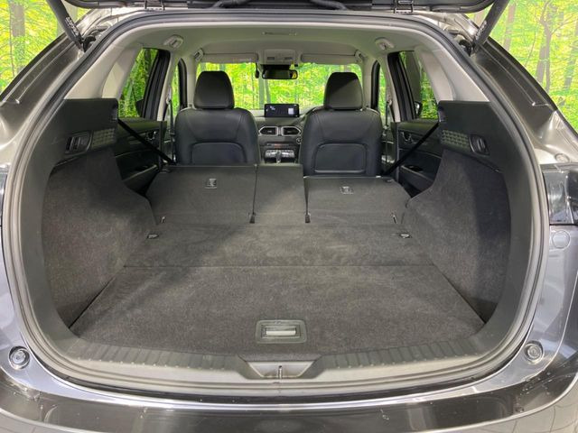 後席を格納すると、これだけの広さが!シーンに合わせたシートアレンジで、大きな荷物も積むことが出来ます♪