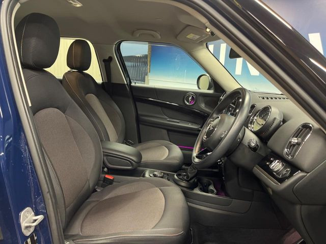 ●シートの使用感:破れ・へたりも少なく、ご覧の通りきれいな状態を維持しております。また、室内クリーニング・コーティングもご用命いただけます。