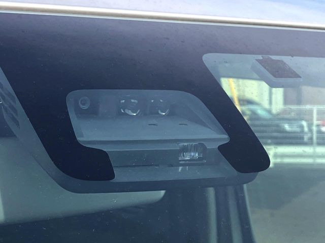 【セーフティパッケージ装着車】デュアルカメラブレーキサポート・前後誤発進抑制・車線逸脱警報・ハイビームアシスト・先行車発進告知機能をセットで装備。予防安全技術が快適なドライブをアシストします。