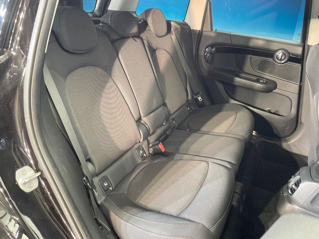 ●後部座席も気になるようなキズ・汚れやへたり等、大きなダメージはなく、良好な状態です。