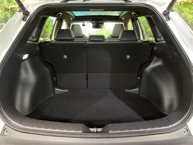 ���i�̂���������ʋ΁A���}���ɏ\���ȉ׎��X�y�[�X���m�ۂ��Ă���܂��B�Z�J���h�V�[�g��|���ƁA�傫�ȉו��̐ύڂ��\�ł���