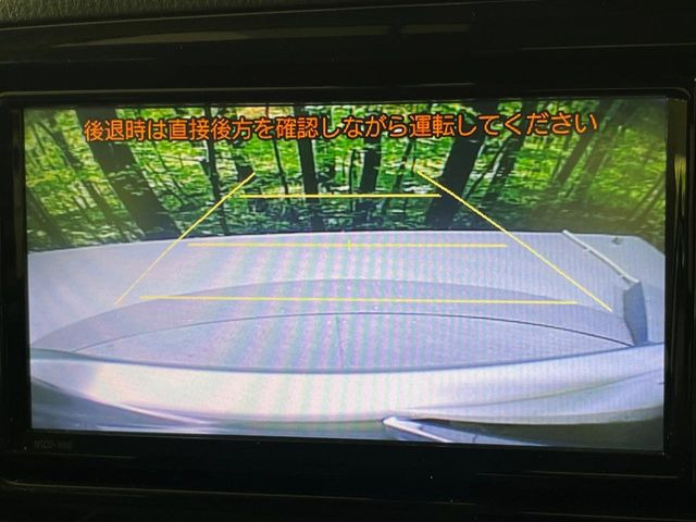【バックカメラ】駐車時に後方がリアルタイム映像で確認できます。大型商業施設や立体駐車場での駐車時や、夜間のバック時に大活躍!運転スキルに関わらず、今や必須となった装備のひとつです!