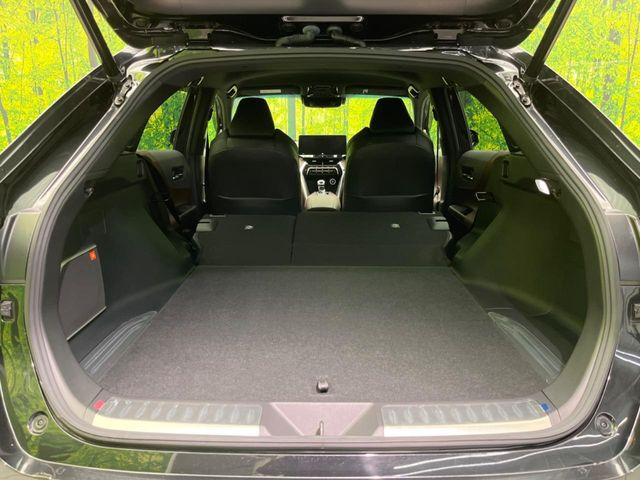 【ハンズフリーパワーバックドア】リアバンパー下部に足先を出し入れするだけでバックドアが自動で開閉♪両手が荷物でふさがっている時でもラクラク開閉操作が行えます!