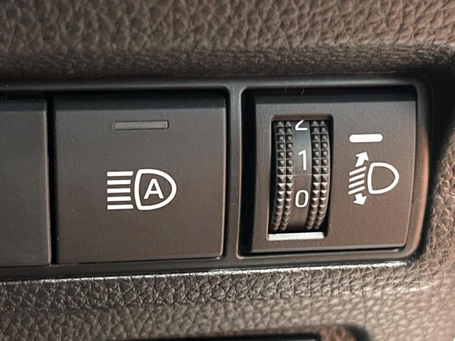 【オートマチックハイビーム】夜間の安全走行に役立つ便利な機能!先行車や対向車を検知し、ハイビームとロービームを自動で切り替えてくれます♪