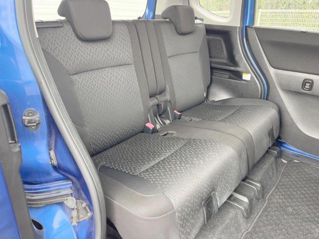 後部座席も気になるようなキズ・汚れやへたり等、大きなダメージはなく、良好な状態です。