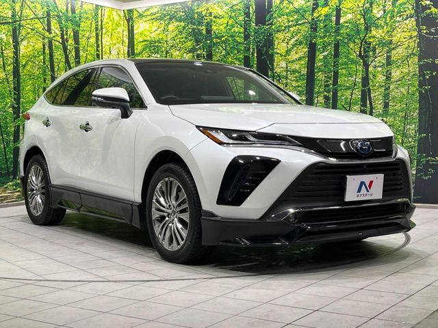 高透明度のガラス皮膜で撥水はもちろん、上質なツヤ・光沢を実現。紫外線や酸性雨から大切な愛車を保護し、色あせ・劣化を防止。「弾スプラッシュコート」、「弾プリミッサコート」からお選びいただけます。