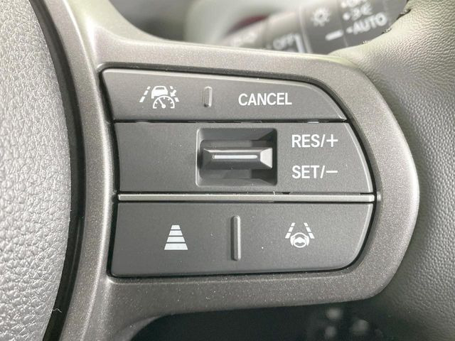 【アダプティブクルーズコントロール】高速道路での長距離走行が楽に!!自動で速度を保つクルーズコントロールが、衝突軽減システムと連携し、前方の車両を感知して車間を保つように速度調節してくれます!!