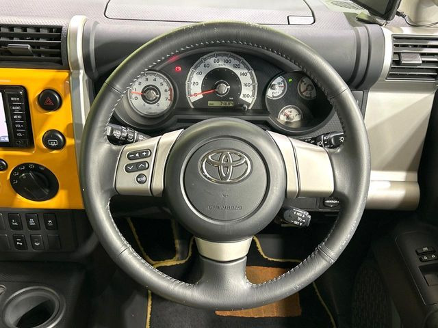 �y�����v�����X�e�A�����O�z�㎿�Ȋv���g�p���邱�ƂŁA��ɂ����������݂ƂĂ��^�]���₷���n���h���ł���