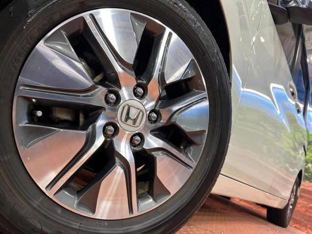 �y����16�C���`�A���~�z�C�[���z�O�ςɃ}�b�`���������A���~�z�C�[���𑕒����Ă���܂��B�e��ЊO�A���~�z�C�[����A�X�^�b�h���X�^�C�����戵�����Ă���܂��B���񂲑��k����������