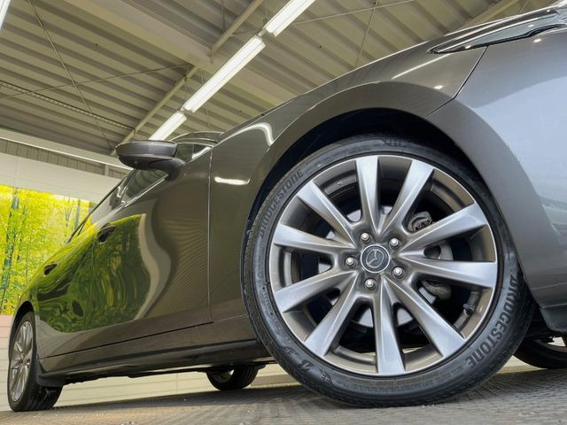 �y����18�C���`�A���~�z�C�[���z�O�ςɃ}�b�`���������A���~�z�C�[���𑕒����Ă���܂��B�e��ЊO�A���~�z�C�[����A�X�^�b�h���X�^�C�����戵�����Ă���܂��B���񂲑��k����������