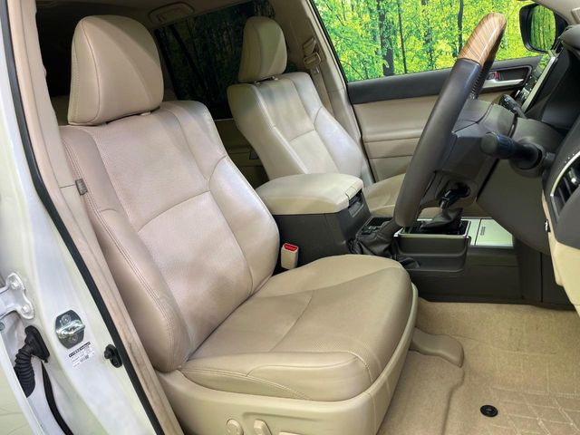 【ベージュレザーシート】デザイン性が高く、高級感のあるベージュ革シート。常に体に触れる部分だから、座り心地の良さにはこだわりたいですね♪汚れの付着や劣化を抑制する内装コーティング施工もおススメですよ♪