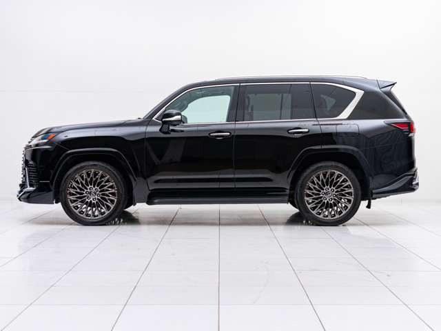 北海道から沖縄まで全国陸送納車の実績多数あり。遠方で現車が見られない方でも安心が出来るよう、写真や動画サービス、鑑定証の提出、ライブ商談などをご用意。車のココがもっと詳しく見たい!は大歓迎です!