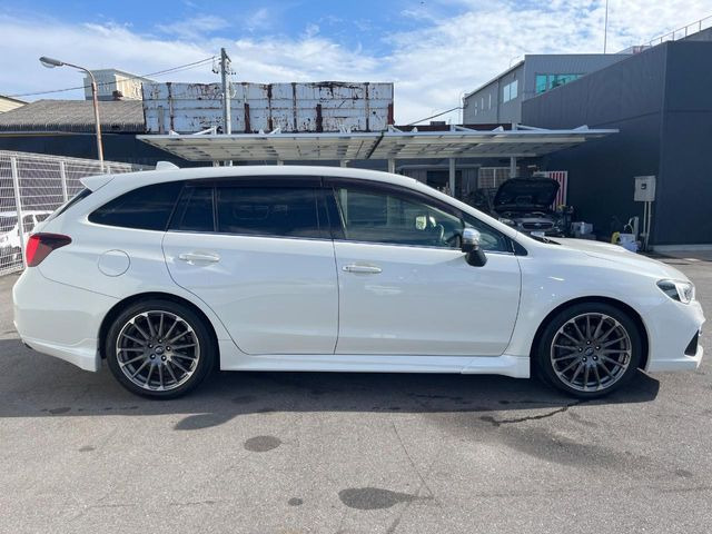 高透明度のガラス皮膜で撥水はもちろん、上質なツヤ・光沢を実現。紫外線や酸性雨から大切な愛車を保護し、色あせ・劣化を防止。「弾スプラッシュコート」、「弾プリミッサコート」からお選びいただけます。