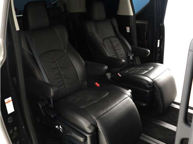 シートカバー装着車両!高級感のある車内空間に加えご家族で移動の際飲食などでの汚れを防ぐ事も出来ます♪