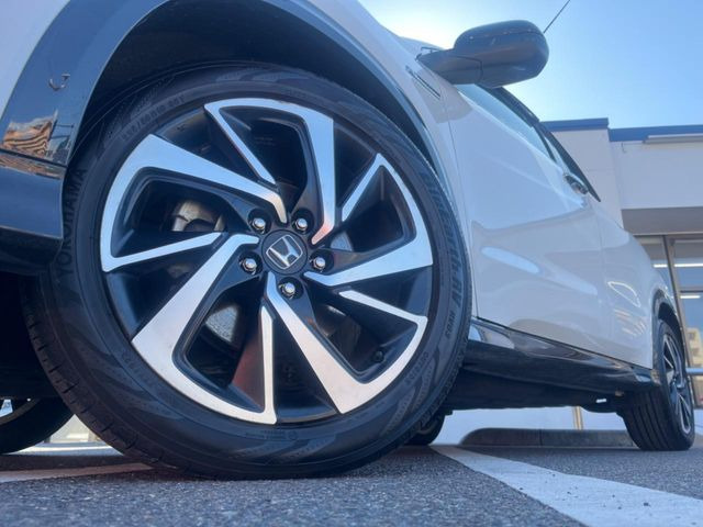 【純正18インチアルミホイール】外観にマッチした純正アルミホイールを装着しております。各種社外アルミホイールや、スタッドレスタイヤも取扱いしております。是非ご相談ください♪